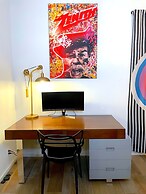 Massive Compound 20 Beds Rainey St 6 min Walk