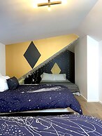 Massive Compound 20 Beds Rainey St 6 min Walk