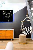 Massive Compound 20 Beds Rainey St 6 min Walk