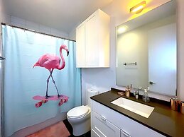 Massive Compound 20 Beds Rainey St 6 min Walk