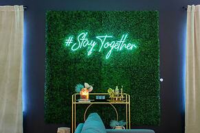 5 000 SQ FT Private 10br Compound DT 6 Min Drive