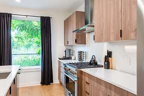 5 000 SQ FT Private 10br Compound DT 6 Min Drive