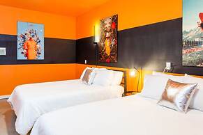 5 000 SQ FT Private 10br Compound DT 6 Min Drive