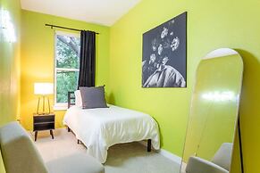 5 000 SQ FT Private 10br Compound DT 6 Min Drive