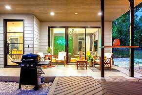 5 000 SQ FT Private 10br Compound DT 6 Min Drive