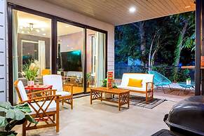 5 000 SQ FT Private 10br Compound DT 6 Min Drive