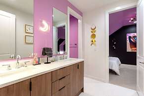 5 000 SQ FT Private 10br Compound DT 6 Min Drive