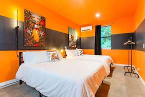 5 000 SQ FT Private 10br Compound DT 6 Min Drive