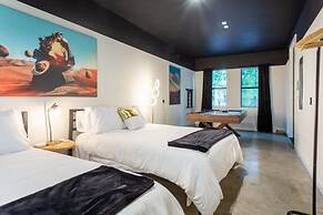 5 000 SQ FT Private 10br Compound DT 6 Min Drive