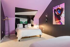 5 000 SQ FT Private 10br Compound DT 6 Min Drive