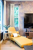 5 000 SQ FT Private 10br Compound DT 6 Min Drive