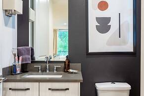 5 000 SQ FT Private 10br Compound DT 6 Min Drive