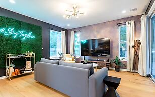 5 000 SQ FT Private 10br Compound DT 6 Min Drive