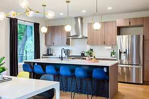 5 000 SQ FT Private 10br Compound DT 6 Min Drive