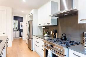 5 000 SQ FT Private 10br Compound DT 6 Min Drive