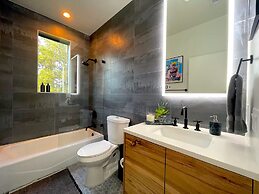 Eastside Mansion Pool Rainey St 7 min Drive