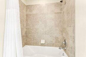 Upstay - Theater Games Pool - Hot Tub - Sleeps 16