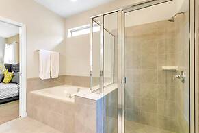 Upstay - Theater Games Pool - Hot Tub - Sleeps 16