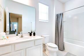 Modern Pool Home w Games Hot Tub and BBQ