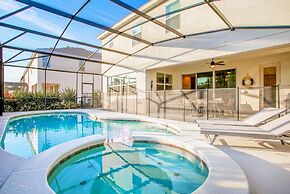 Modern Pool Home w Games Hot Tub and BBQ