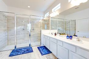 Modern Pool Home w Games Hot Tub and BBQ