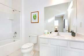 Modern Pool Home w Games Hot Tub and BBQ