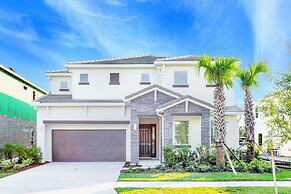 Modern Pool Home w Games Hot Tub and BBQ