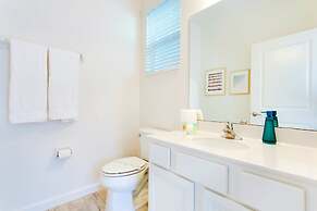 Modern Pool Home w Games Hot Tub and BBQ