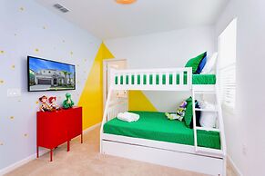 Modern Pool Home w Games Hot Tub and BBQ