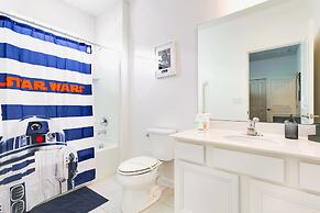 Modern Pool Home w Games Hot Tub and BBQ