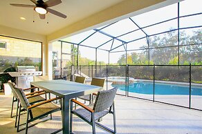 Modern Pool Home w Games Hot Tub and BBQ