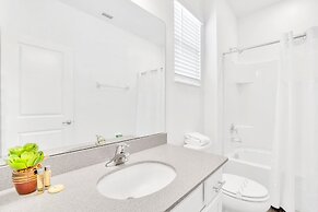 Upstay - 19-guest Resort Home w Pool Hottub Disney