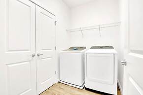 Upstay - 19-guest Resort Home w Pool Hottub Disney