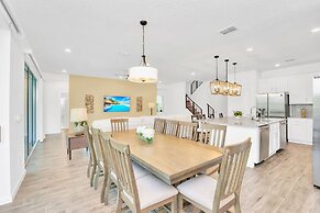 Upstay - 19-guest Resort Home w Pool Hottub Disney