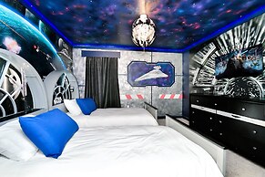 Upstay - Lakeview Mansion w Pool Spa and Cinema