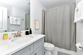 Upstay - Lakeview Mansion w Pool Spa and Cinema