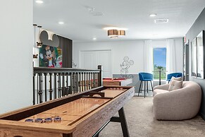 Upstay - Lakeview Mansion w Pool Spa and Cinema