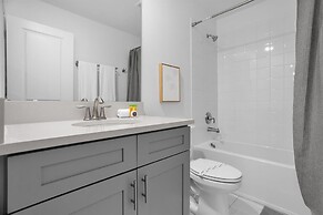 Upstay - Lakeview Mansion w Pool Spa and Cinema