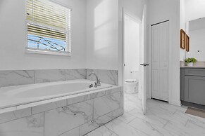 Upstay - Lakeview Mansion w Pool Spa and Cinema