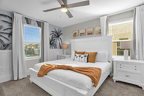 Upstay - Lakeview Mansion w Pool Spa and Cinema