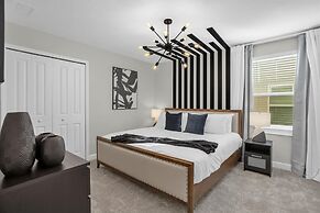 Upstay - Lakeview Mansion w Pool Spa and Cinema