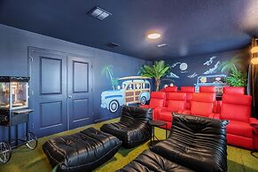 Upstay - Lakeview Mansion w Pool Spa and Cinema