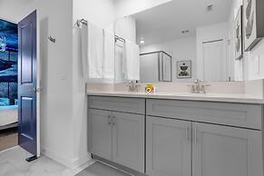 Upstay - Lakeview Mansion w Pool Spa and Cinema