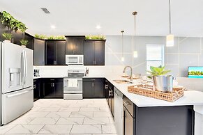 Pool Hot Tub Resort Waterslides - Sleeps 16