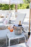 Huge Sundeck Patio w Pool - Mins to DT - Sleeps 19