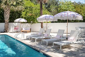 Huge Sundeck Patio w Pool - Mins to DT - Sleeps 19