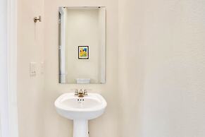 Upstay - 20-guest Home w Hot Tub-pool-bbq-arcade