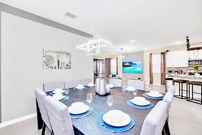 Upstay - 20-guest Home w Hot Tub-pool-bbq-arcade