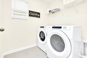 Upstay - 20-guest Home w Hot Tub-pool-bbq-arcade