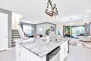 Upstay - 20-guest Home w Hot Tub-pool-bbq-arcade